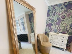 Centrally Located Stylish Cottage Near Beach