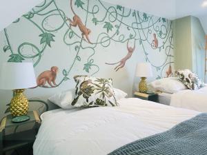 Centrally Located Stylish Cottage Near Beach