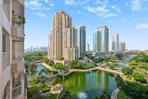 Modern Luxury Upgraded 2BR Apartment The Greens