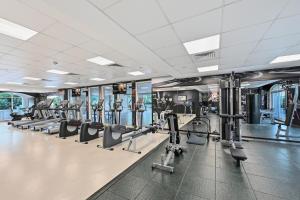 Modern Luxury Upgraded 2BR Apartment The Greens