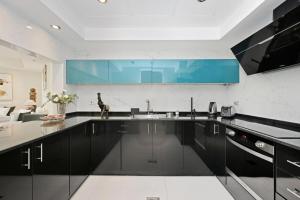 Modern Luxury Upgraded 2BR Apartment The Greens