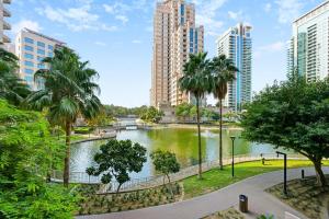 Modern Luxury Upgraded 2BR Apartment The Greens