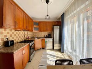 Central Location 3 Bedroom Flat - No6