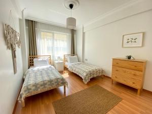 Central Location 3 Bedroom Flat - No6