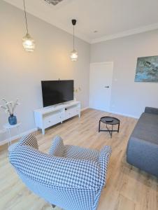 City Center Gem Huge Patio, AC & Modern Design