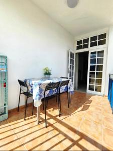 Sunny Holidays Los Cristianos