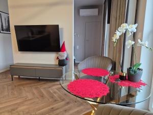 SOKOLSKA 30 TOWERS apartments - NEW- LUX- PARKING- SAUNA- GYM- and GOOD VIEW