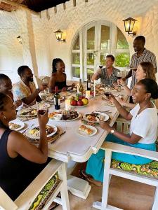 AfricanHouse Z - Creek View, 2Bdr, Gym, Swingbed & Solar