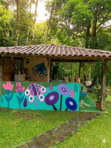 Refúgio de Casal na Floresta Suíte e Piscina Natural