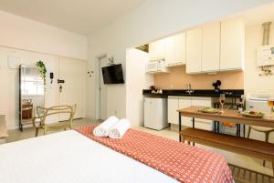 Newly renovated, 2 min from the beach, split air-conditioning