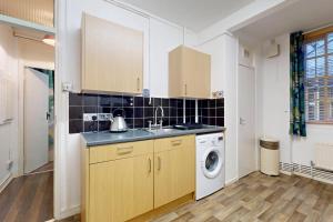Central 1-Bed Studio Steps to Chancery Lane Tube