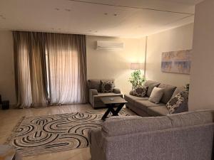 Artistic Luxury 3BR Apartment With Garden