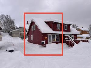 Half of a semi-detached house with 2 bedrooms, 1100 m to city center!