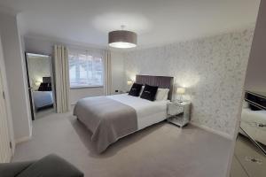 Bright and Spacious Blackwood Home 4 Bedroom Sleeps 8