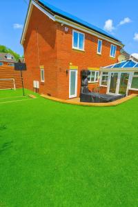 Bright and Spacious Blackwood Home 4 Bedroom Sleeps 8