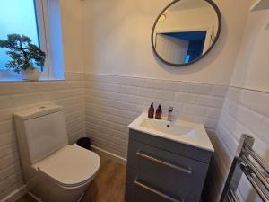 Bright and Spacious Blackwood Home 4 Bedroom Sleeps 8