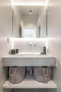 Rockaine Suites Sunset