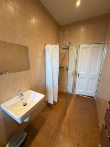 Spacious Tenement with free parking