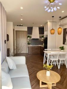 Modern 1BR with Balcony Park View Hanoi