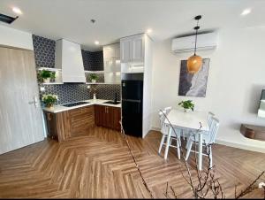 Modern 1BR with Balcony Park View Hanoi