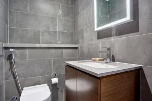 STAY BY LATINEM Luxury 1BR Holiday Home CC 0913 Near Burj Khalifa
