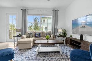 3 Bedrooms 25 Bathrooms Festival 812 Ld