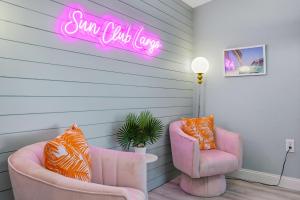 Outdoor Theatre Pool Putt Putt Hot Tub