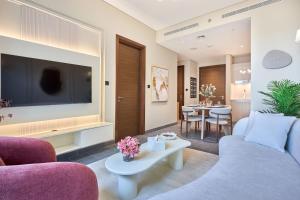 STAY BY LATINEM Luxury 1BR Holiday Home CC 0913 Near Burj Khalifa
