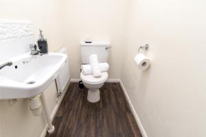 House - Sleeps 6 7 - Pets Ok - Parking - Garden