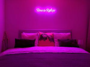 Eclectic Urban Gem w Own Entrance, Near Metro