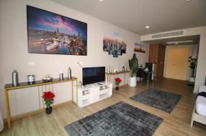 Pool and See View Amazing Room