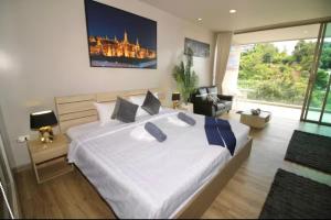 Pool and See View Amazing Room