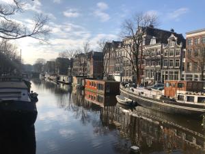 Canal view luxury apartment in the Jordaan