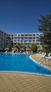 Apartment with green terrace