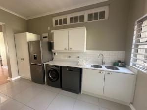 Entire home in Cape Town, Green Point, King Beds