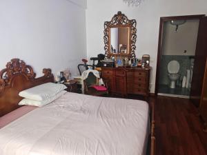 5 metro stop to colosseo