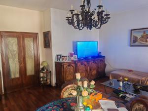 5 metro stop to colosseo