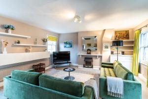 Central Stamford Apartment - Very Spacious