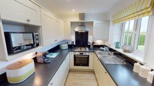 Brigg End View, The Bay Filey, sleeps 4, 2 dogs welcome