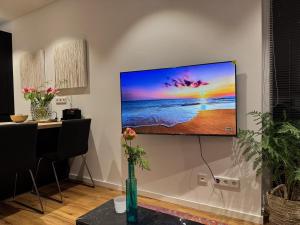 Top Apartment in Kranenburg - central & quiet - terrace and large windows - incl parking, fast WiFi, Box-Spring bed, washer & dryer, Netflix