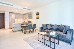 STAY BY LATINEM Luxury 1BR Holiday Home CVG 1803 near Burj Khalifa