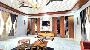 ll EMPYREAN STAY ll ROYAL SUPREME VILLA ll 3BHK ll AC ll PVT POOL ll FREE WIFI ll MINI BAR