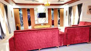 ll EMPYREAN STAY ll ROYAL SUPREME VILLA ll 3BHK ll AC ll PVT POOL ll FREE WIFI ll MINI BAR