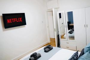 Modern 2 bed, 5min walk to Station - Near O2, ExCeL & Canary Wharf - Sleeps 6