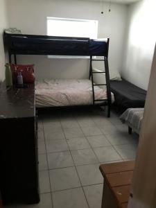 Cozy Room Near Downtown and Airport