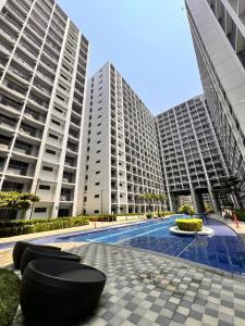 Room 1989 Cozy 1BR Shore 2 near MOA, IKEA & NAIA Airport by Prime Stay