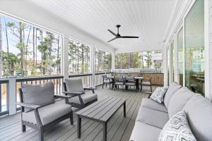 Golf Cart, Big pool, Bikes, Pets OK, Walk 2 Beach!