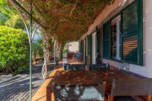 Flora Garden House by HR Madeira