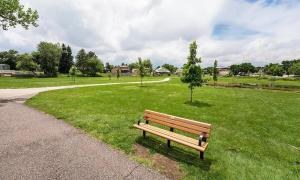 Townhome with Dedicated Workspace, WIFI, Garage