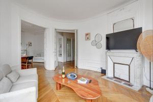 TBS 319 - Superb apartment with Eiffel Tower view